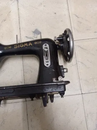 Máquina de coser Sigma antigua