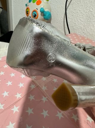 Zapatos de tacón plateados