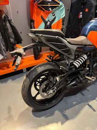 KTM 125 Duke 2025 Carnet A1 coche