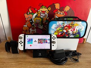 Nintendo Switch OLED Bianca con Accessori Originali