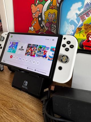 Nintendo Switch OLED Bianca con Accessori Originali