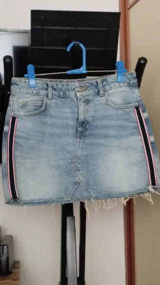 Falda vaquera con raya lateral