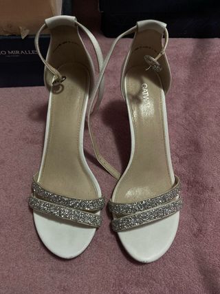 Tacones blancos Catwalk con pedrería