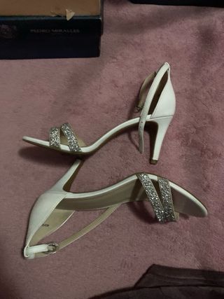 Tacones blancos Catwalk con pedrería