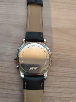 Reloj Lorus Cronógrafo Negro y Plateado