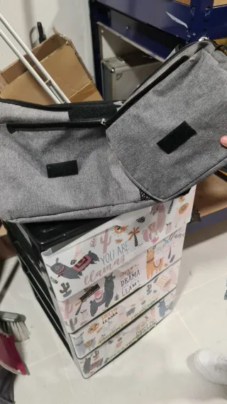 Bolso organizador para silla de bebé.