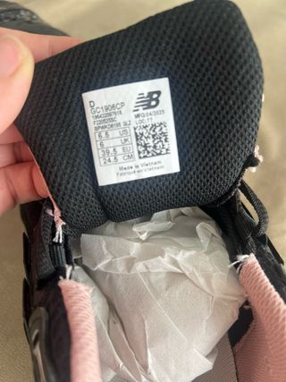 Zapatillas New Balance 1906R Negras y Rosas