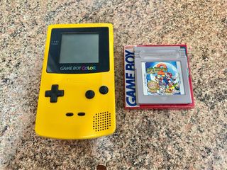 Console Game Boy Color gialla + Gioco