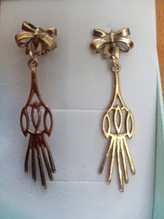 Pendientes antiguos dorados