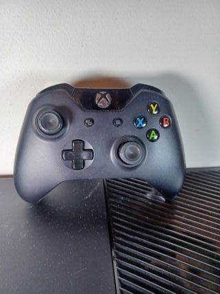 Xbox One Nera con Controller e Cavi