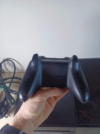 Xbox One Nera con Controller e Cavi