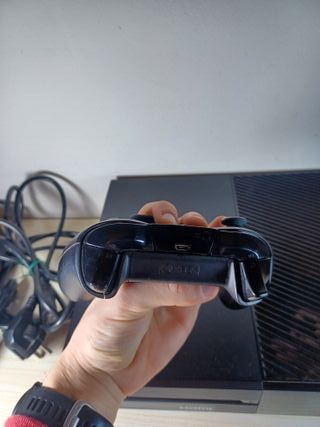 Xbox One Nera con Controller e Cavi