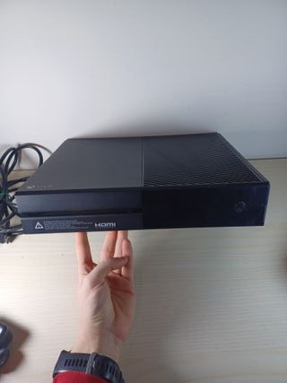 Xbox One Nera con Controller e Cavi