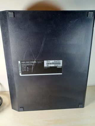 Xbox One Nera con Controller e Cavi