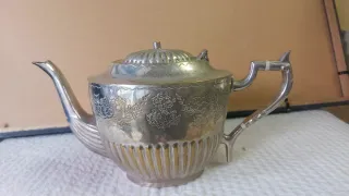 Antica teiera Royal Family