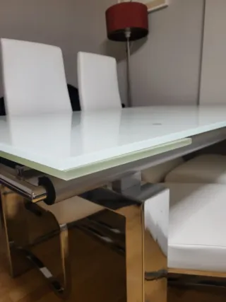 Mesa de cristal y 4 Sillas de comedor