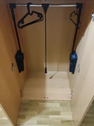 2 Armarios de madera + barra abatible