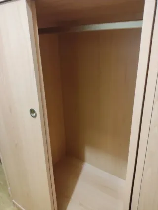 2 Armarios de madera + barra abatible