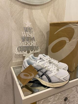 Zapatillas Asics Gel Blancas y Grises