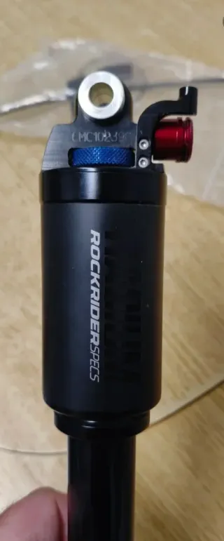 Amortiguador Manitou 190x45 con control remoto