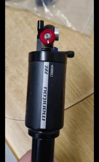 Amortiguador Manitou 190x45 con control remoto