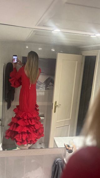Vestido de flamenca rojo con volantes