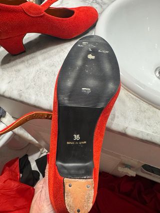 Vestido de flamenca rojo con volantes