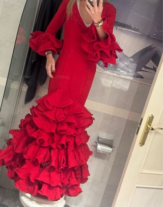 Vestido de flamenca rojo con volantes