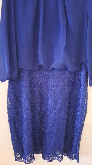 Vestido de fiesta azul con encaje