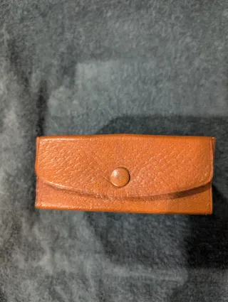 Neceser de afeitado marrón. Piel