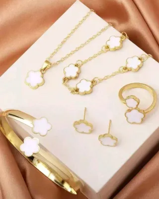 Conjunto 6  Piezas Bisutería Flores de la suerte