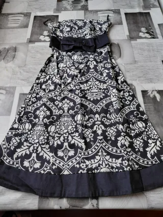 Vestido morado con tul negro