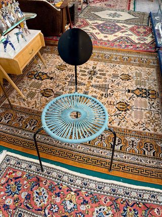 Silla Centro de OK Design con tres patas