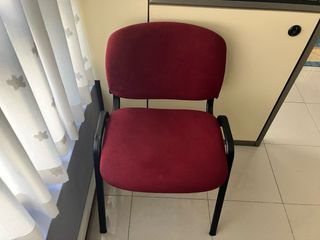 Silla de oficina roja y negra