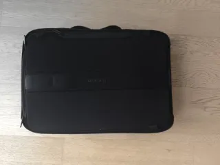 Mochila antirrobo y maleta cabina negra