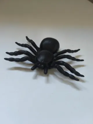 4 Figuras Juguete: Dragón, Conejo, Perro, Araña