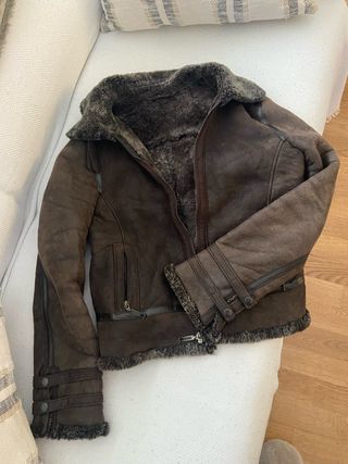 Cazadora estilo aviador de mujer  marrón forrada.