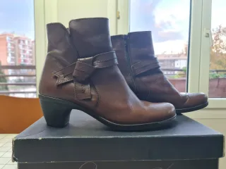 Botines marrones tacón bajo talla 41