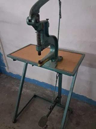 Máquina para hacer agujeros