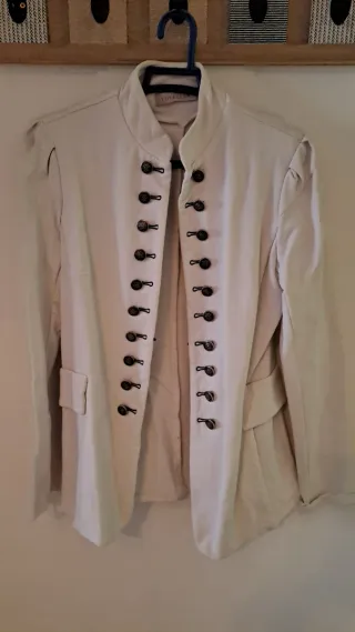 Americana militar blanca