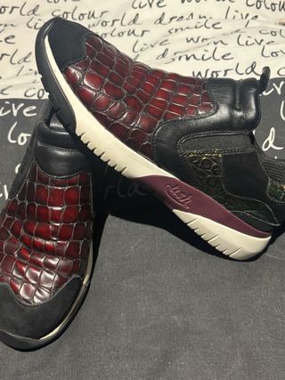 Zapatillas OSH T-38 Piel Cocodrilo Negra y Roja