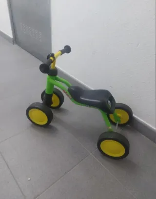 Triciclo Puky verde y amarillo