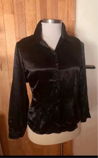 Camisa negra de raso