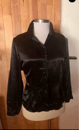 Camisa negra de raso