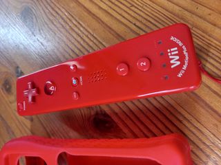 Mando Wii y Wii U Rojo + Funda Roja