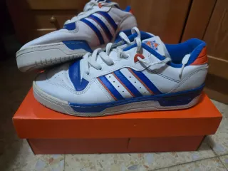 Zapatillas Adidas Blancas y Azules