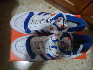 Zapatillas Adidas Blancas y Azules