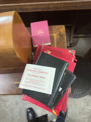 Aparador antiguo de madera y mármol