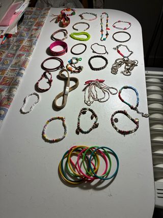 Set di bracciali e collane varie