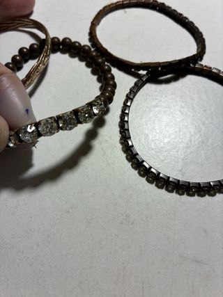 Set di bracciali e collane varie
